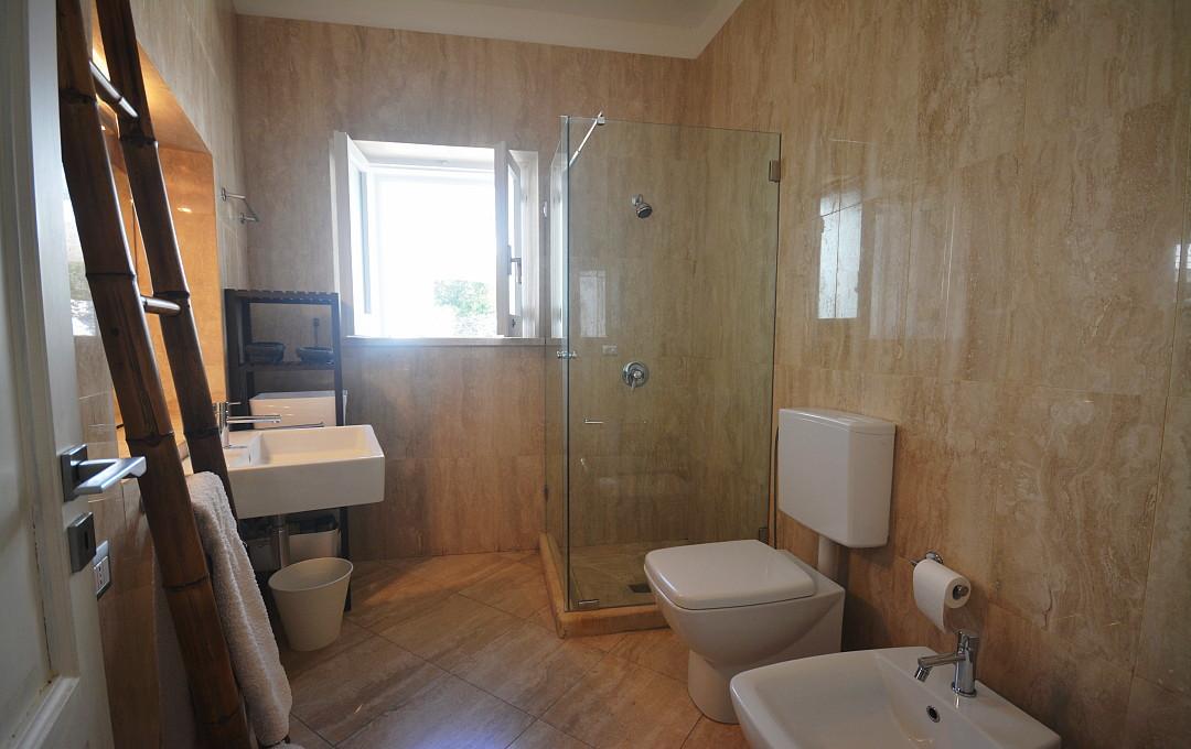 Bagno comune camera doppia B & C 